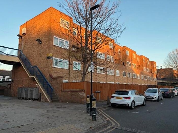 3 Bedroom Flat To Rent In Tamar Way, Tottenham, N17