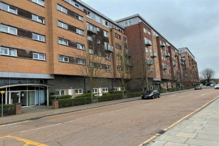 2 Bedroom Flat To Rent In Bedroom Nd Floor Flat In Basildon, SS16