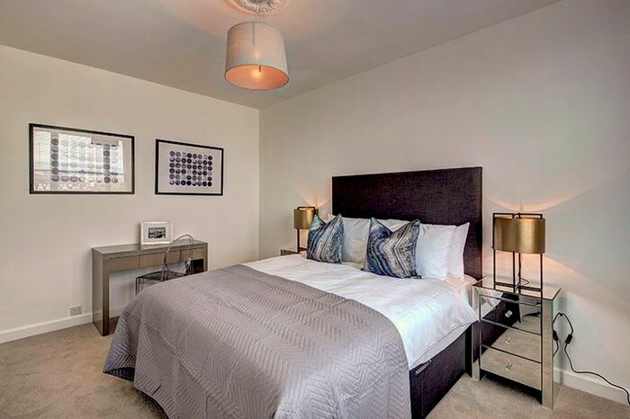 1 Bedroom Town House To Rent In Hill Street, London, W1J