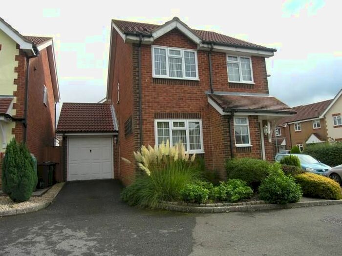 3 Bedroom Detached House To Rent In Ashley Gardens, Hailsham, East Sussex, BN27