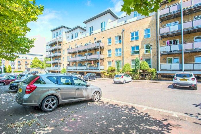 2 Bedroom Flat To Rent In Metropolitan Station Approach, Watford, Hertfordshire, WD18