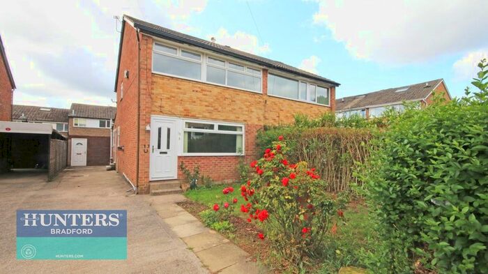 3 Bedroom Semi-Detached House To Rent In Delverne Grove, Bradford, West Yorkshire, BD2