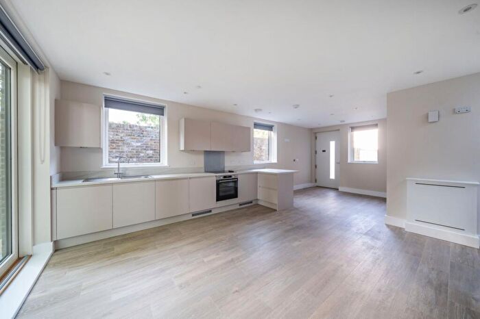 2 Bedroom Bungalow To Rent In Tommy Mews St Marys Road Peckham, SE15