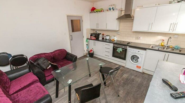 5 Bedroom Flat To Rent In Bristol Road, Selly Oak, Birmingham, B29