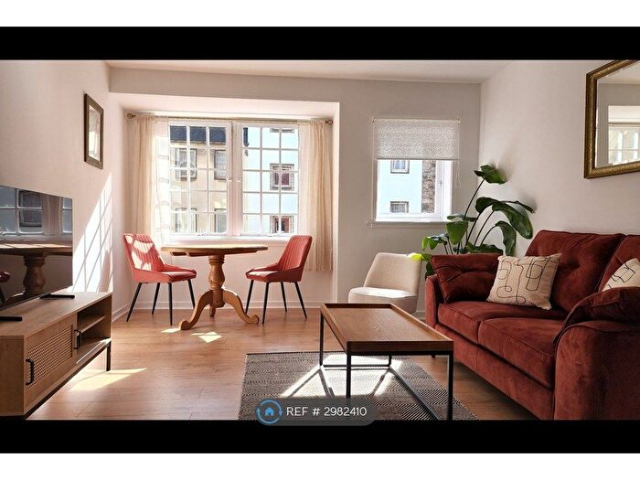 2 Bedroom Flat To Rent In Canongate, Edinburgh, EH8