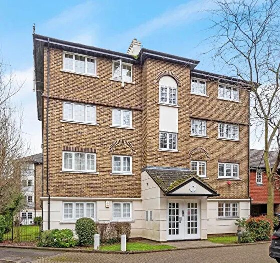 1 Bedroom Flat To Rent In Selhurst Close, London, SW19
