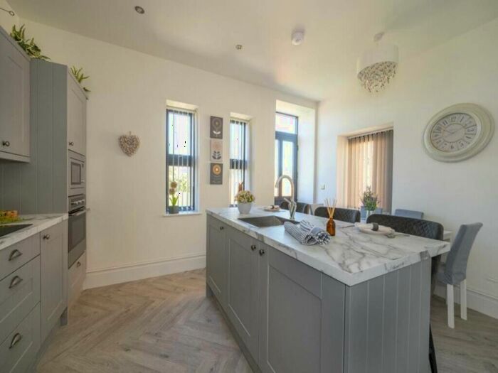 3 Bedroom Semi-Detached House To Rent In The Stables Cliff Oaks, Fawcett Lane, , Leeds, LS12