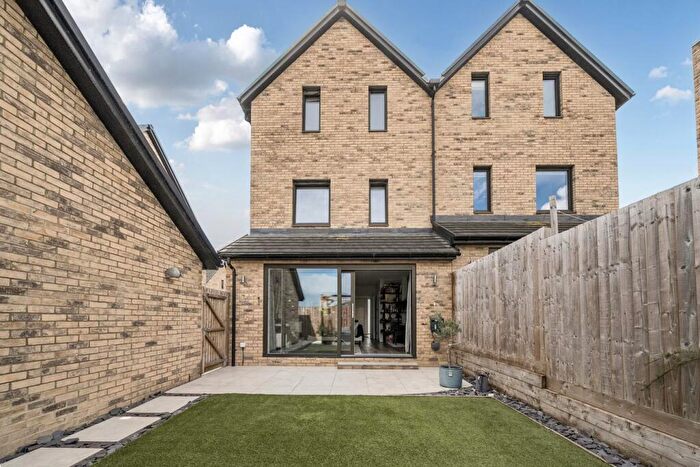 3 Bedroom Semi-Detached House For Sale In Printworks Road, Frome, BA11