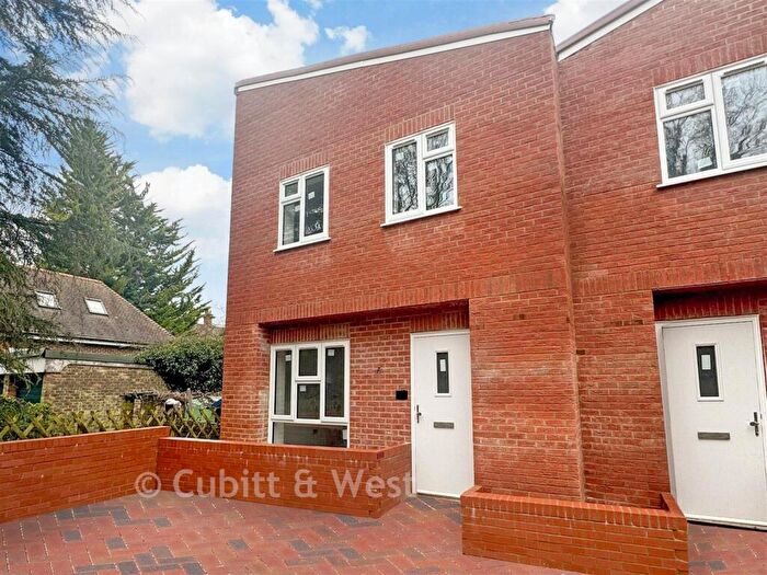 4 Bedroom Detached House For Sale In Station Approach, Whyteleafe, Surrey, CR3