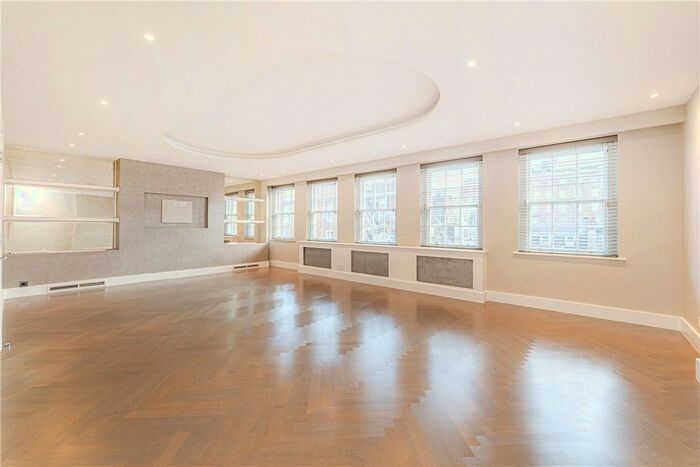2 Bedroom Flat To Rent In Upper Brook Street, Mayfair, London, W1K