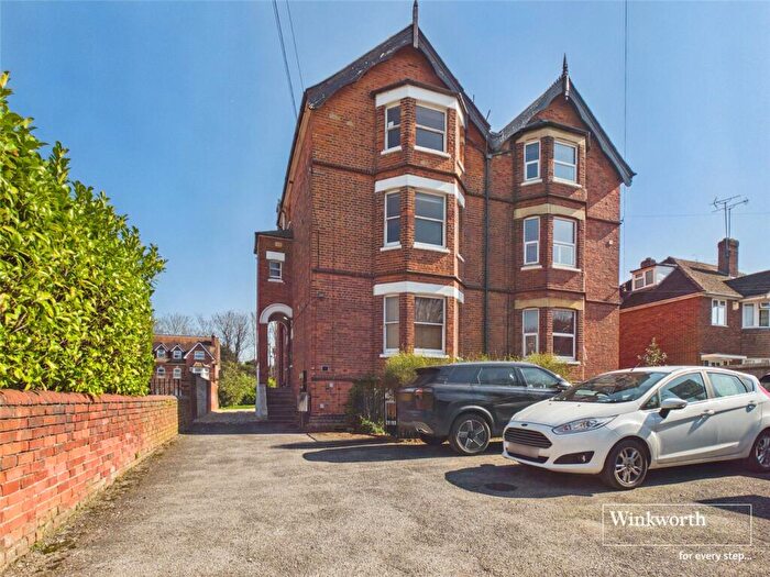 2 Bedroom Apartment For Sale In Western Elms Avenue, Reading, Berkshire, RG30
