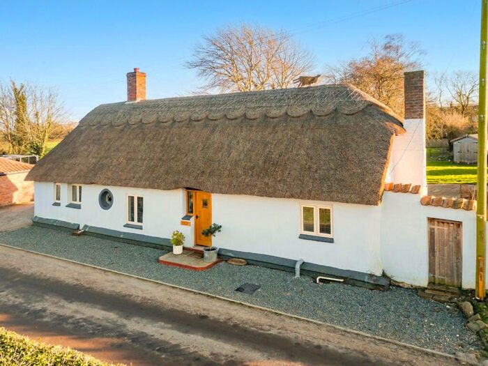 3 Bedroom Cottage For Sale In Grange Lane, Manby, Louth, LN11