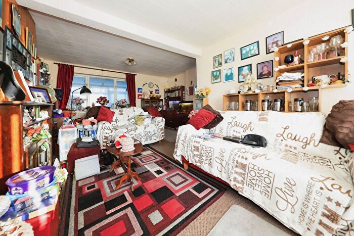 3 Bedroom Terraced House For Sale In Pembroke Avenue, Wolverhampton, West Midlands, WV2