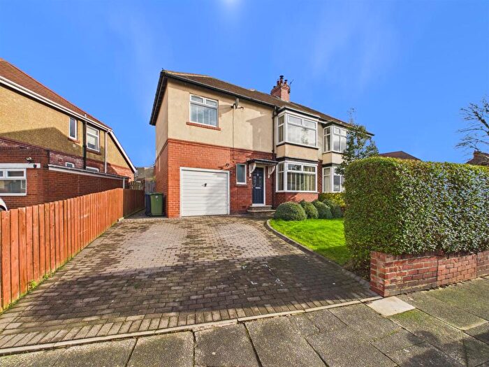 3 Bedroom Semi Detached House For Sale In Lanthwaite Road, Low Fell, Gateshead, NE9