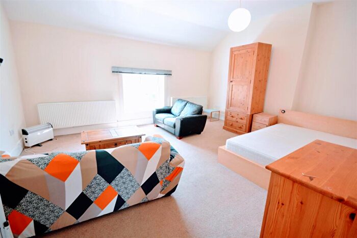 3 Bedroom Apartment To Rent In High Street, Epsom, Surrey, KT19