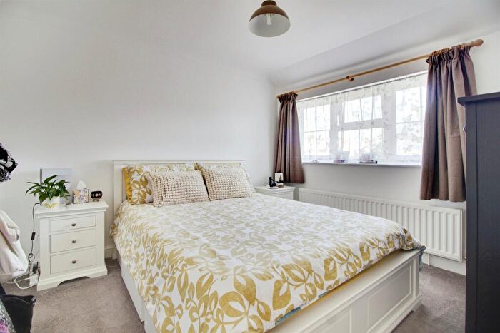 3 Bedroom End Of Terrace House For Sale In Howlands, Welwyn Garden City, AL7
