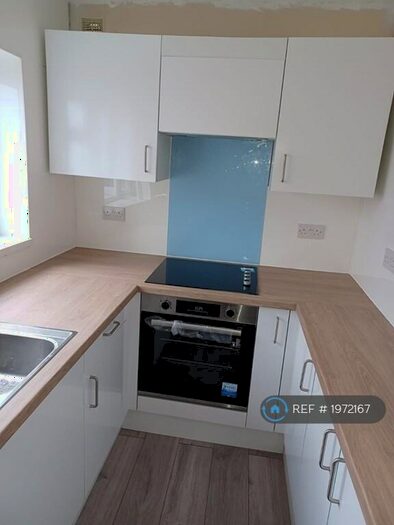 2 Bedroom Terraced House To Rent In Station Road, Kent, ME8