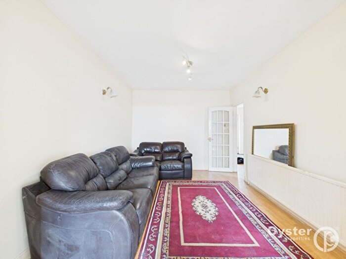 4 Bedroom Semi-Detached House To Rent In Taunton Way, Stanmore, HA7