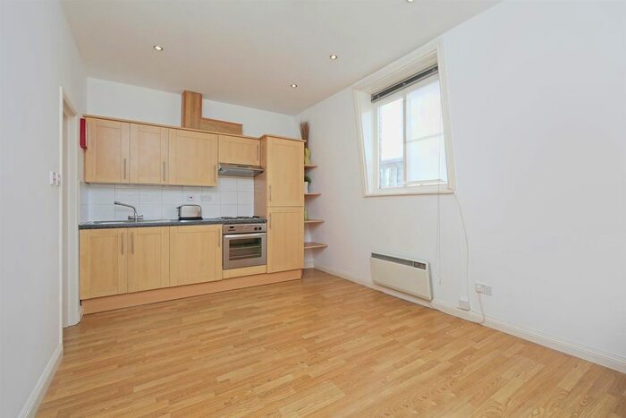 1 Bedroom Flat To Rent In Castletown Road, West Kensington, W14