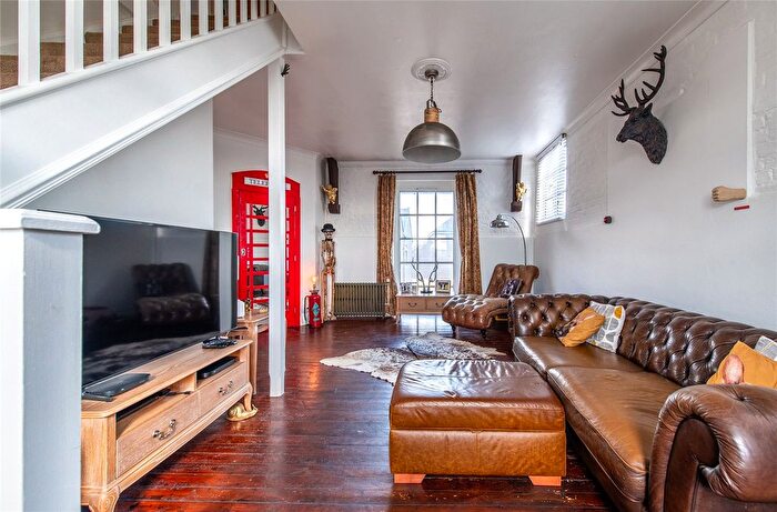 2 Bedroom Flat For Sale In Lower Road, Teynham, Sittingbourne, Kent, ME9