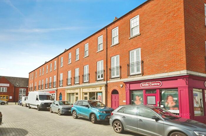 2 Bedroom Flat To Rent In Hampden Square, Aylesbury, HP19