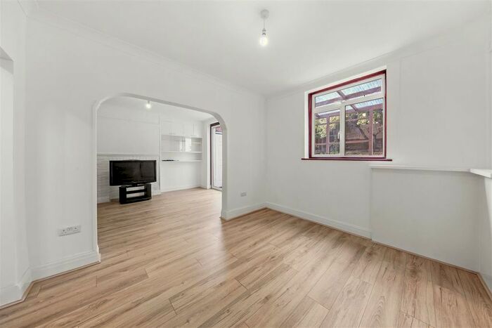 4 Bedroom Semi-Detached House To Rent In Dollis Hill Avenue, London, NW2