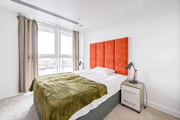 2 Bedroom Penthouse For Sale In Western Gateway, Royal Docks, London, E16