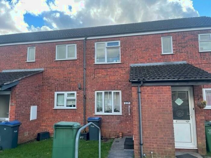 2 Bedroom Flat To Rent In Wood Lane, Chippenham, SN15
