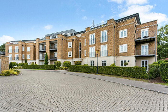 2 Bedroom Flat For Sale In Kingswood, Ascot, SL5