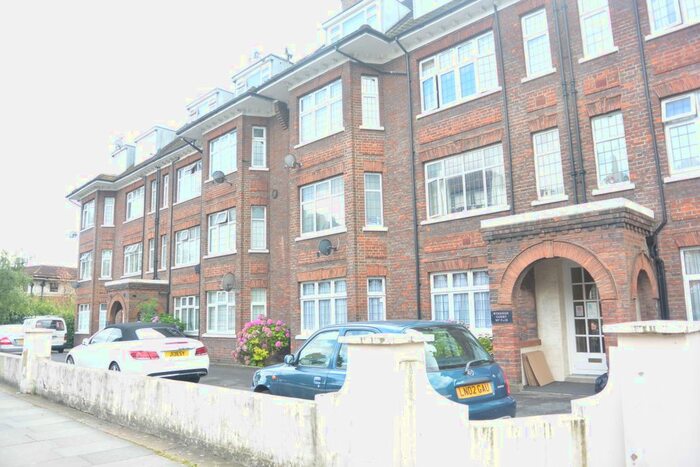 4 Bedroom Flat To Rent In Wykeham Road, Wykeham Court, London, NW4