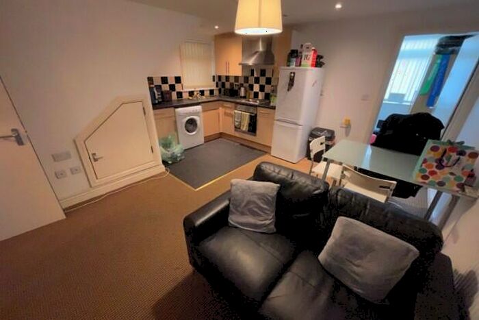 2 Bedroom Flat To Rent In Rhymney Street Cardiff, CF24