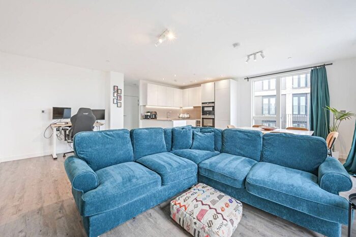 2 Bedroom Flat To Rent In Criterium House, Stratford, London, E20