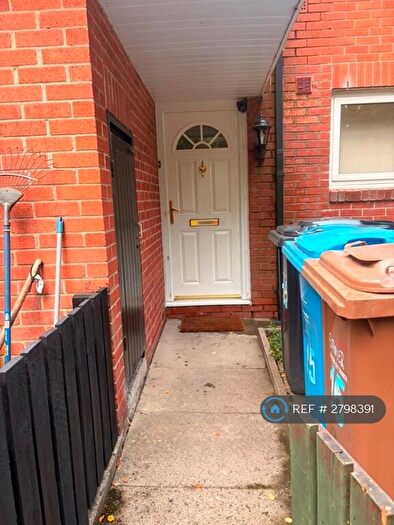 2 Bedroom Flat To Rent In Eccles, Manchester, M30