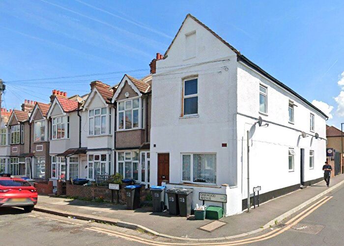 2 Bedroom Flat For Sale In Oakwood Avenue, Mitcham, CR4