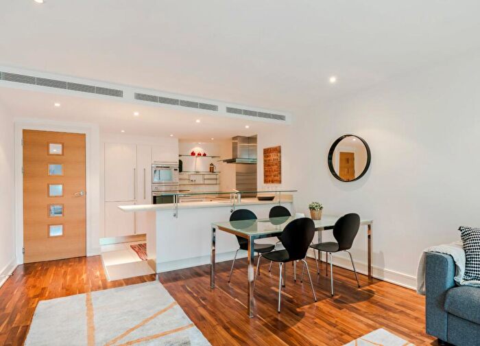 2 Bedroom Apartment To Rent In Howard Building, Queenstown Road, London, SW11