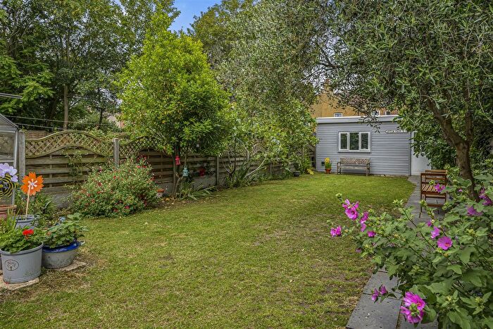 3 Bedroom End Terrace House For Sale In West Avenue, Walthamstow, E17