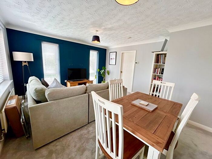 2 Bedroom Flat To Rent In Meadowbrook Way, Cheadle, SK8