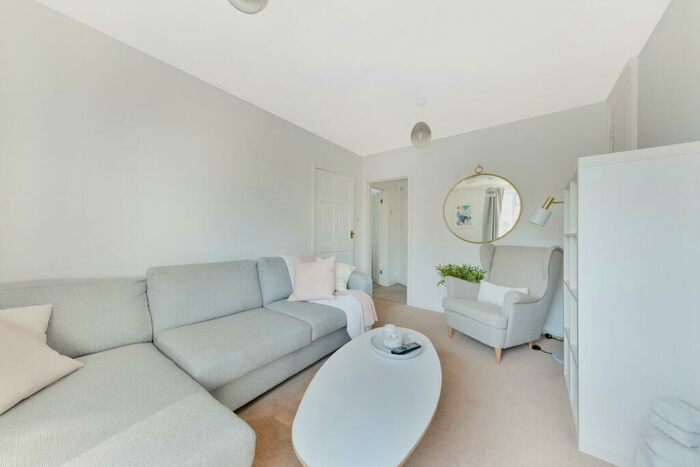 2 Bedroom Maisonette To Rent In Errol Gardens, New Malden, KT3