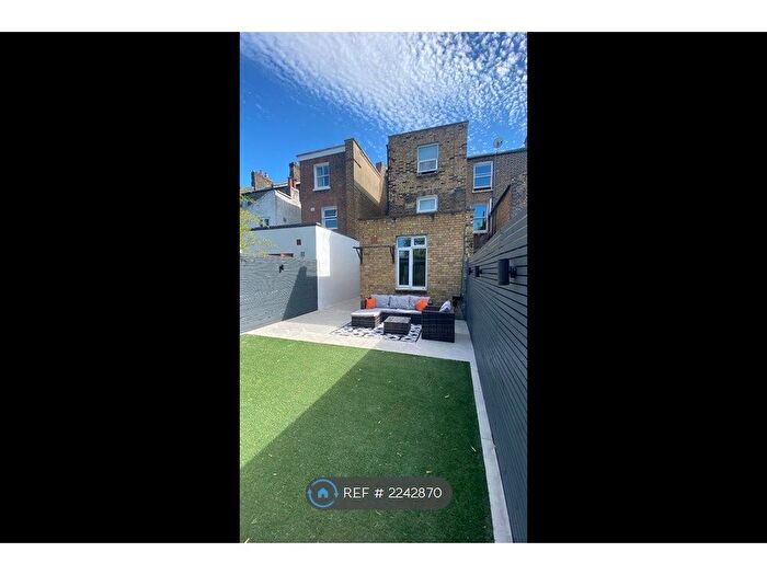 2 Bedroom Flat To Rent In Ferndale Rd, London, SW4