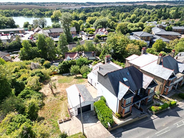 6 Bedroom Semi-Detached House For Sale In Park Lane, Harefield, Uxbridge, UB9