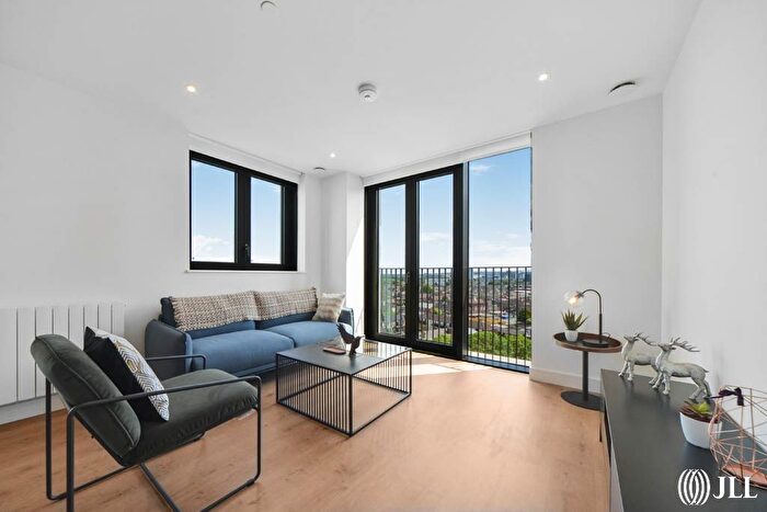 2 Bedroom Flat To Rent In Affinity View, London, E16