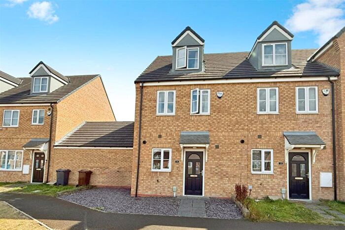 3 Bedroom End Of Terrace House For Sale In Lythe Avenue, Hull, HU5