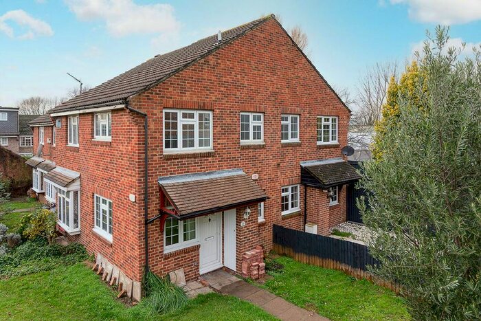 1 Bedroom Flat To Rent In St. Peter's Close, Tooting, London SW17