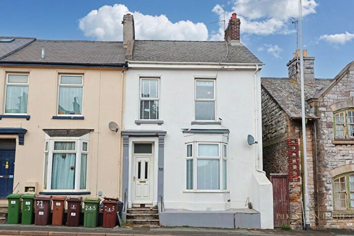 4 Bedroom End Of Terrace House For Sale In Laira Bridge Road, Plymouth, Devon, PL4