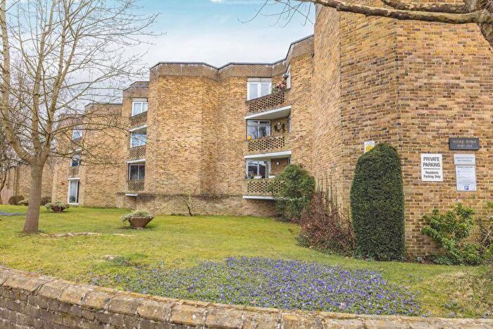1 Bedroom Flat For Sale In Sussex Close, Slough, SL1