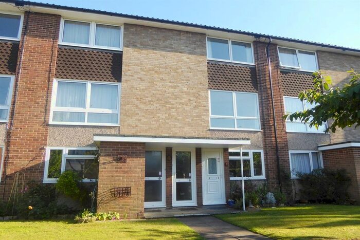 2 Bedroom Flat To Rent In Inglewood Court, Reading, RG30