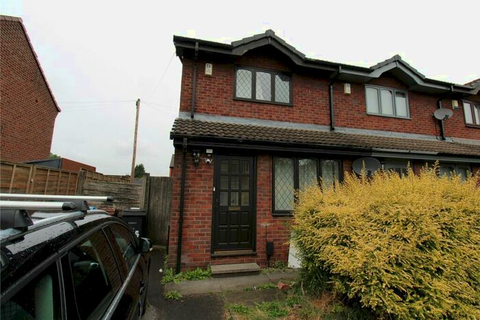 3 Bedroom Semi-Detached House To Rent In Milne Street, Chadderton, Oldham, OL9