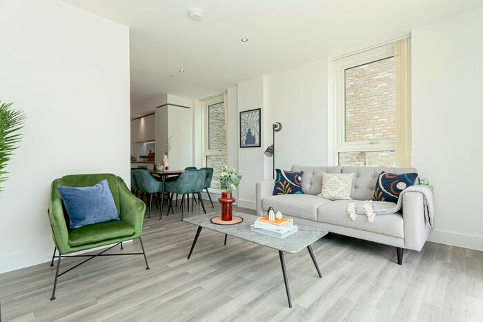 3 Bedroom Flat To Rent In Thames Road, London, E16