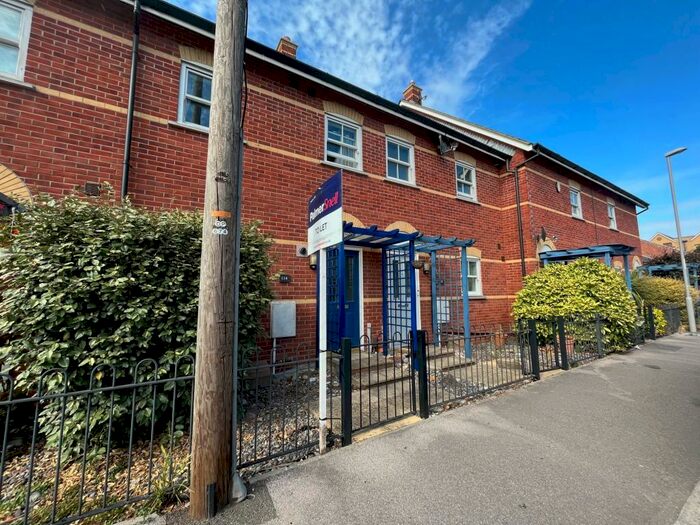 4 Bedroom Town House To Rent In Jumpers Road, Christchurch, BH23