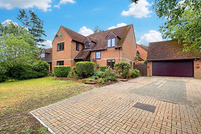 4 Bedroom Detached House For Sale In The Hawthorns, Charvil, Reading, Berkshire, RG10